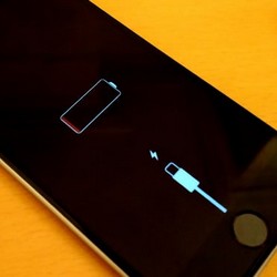 Apple a reconnu avoir ralenti les performances des anciens iPhone via des mises  jour