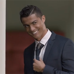 Cristiano Ronaldo se lance dans un striptease pour SFR