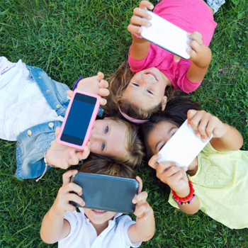 Faut-il vraiment offrir un smartphone avant 12 ans ? Faut-il vraiment offrir un smartphone avant 12 ans ?