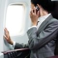 L'utilisation du tlphone portable en avion, devient une ralit