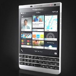 Le BlackBerry Passport Silver Edition est disponible chez colette