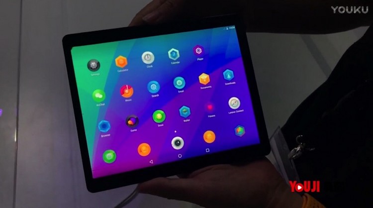 Lenovo présente le Folio : le premier prototype viable de l'hybride smartphone et tablette ?