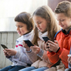 T�l�phone portable : les enfants fran�ais �quip�s de plus en plus t�t, malgr� l'inqui�tude massive des parents