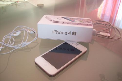 iPhone 4S 16 Go - Blanc +ECOUTEUR ET CHARGEUR