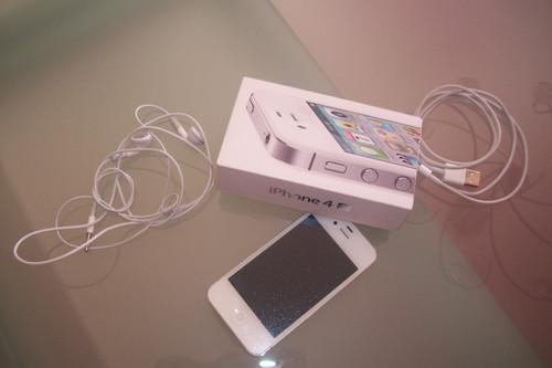 iPhone 4S 16 Go - Blanc +ECOUTEUR ET CHARGEUR